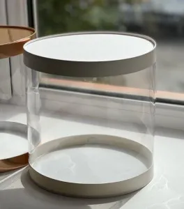 Коробка для торта прозрачная ТУБУС диам.240мм выс.240мм (белая, золото) НОВЫЙ ДИЗАЙН (2) Коробка для торта прозрачная ТУБУС диам.240мм выс.240мм (белая, золото) НОВЫЙ ДИЗАЙН (2)